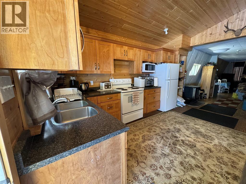 4836 Binnie Road, Lac La Hache, British Columbia  V0K 1T0 - Photo 4 - R3104446