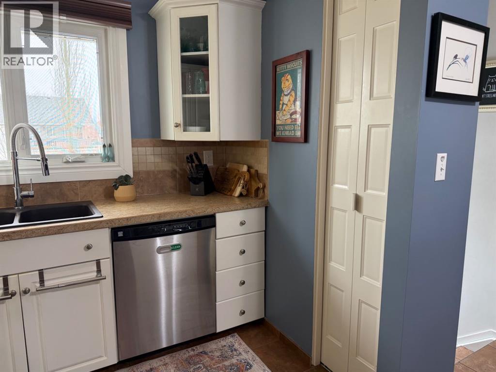 6107 Enevold Drive, Camrose, Alberta  T4V 3J7 - Photo 11 - A2297262