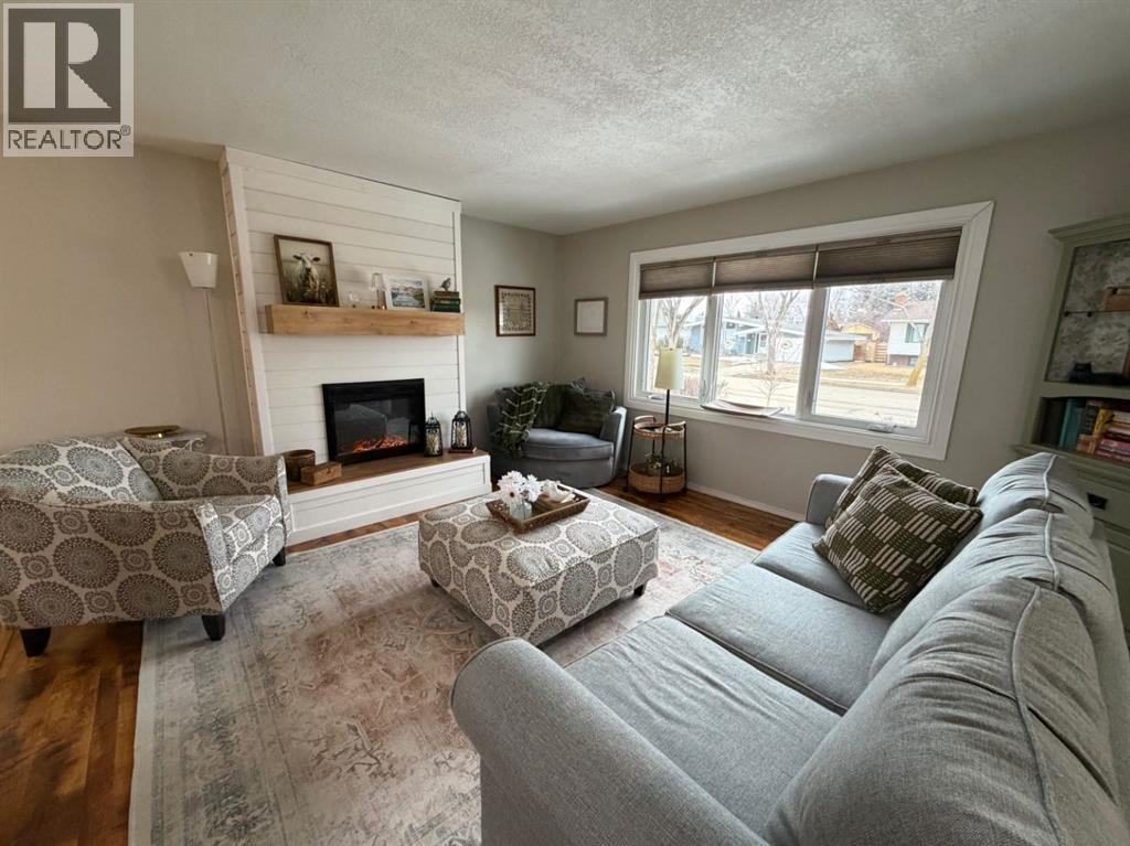 6107 Enevold Drive, Camrose, Alberta  T4V 3J7 - Photo 3 - A2297262