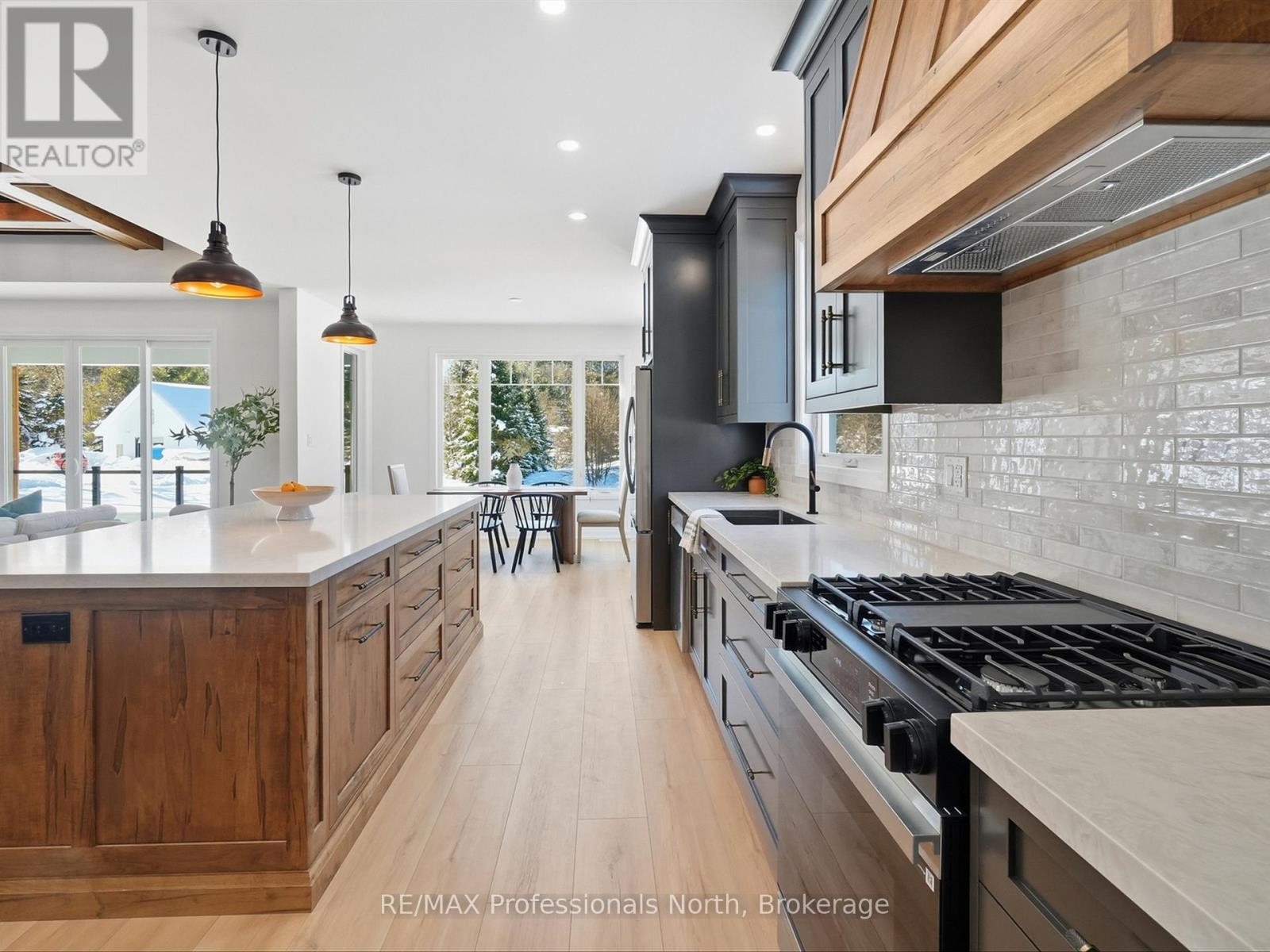 11 Clarkes Lane, Huntsville, Ontario  P0B 1M0 - Photo 11 - X12933168