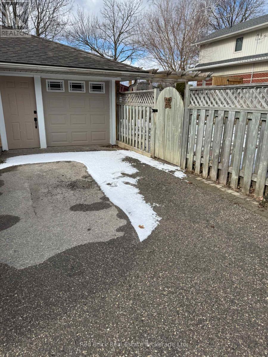 Basement Unit - 2 Callander Drive, Guelph, Ontario  N1E 4H4 - Photo 2 - X12933200