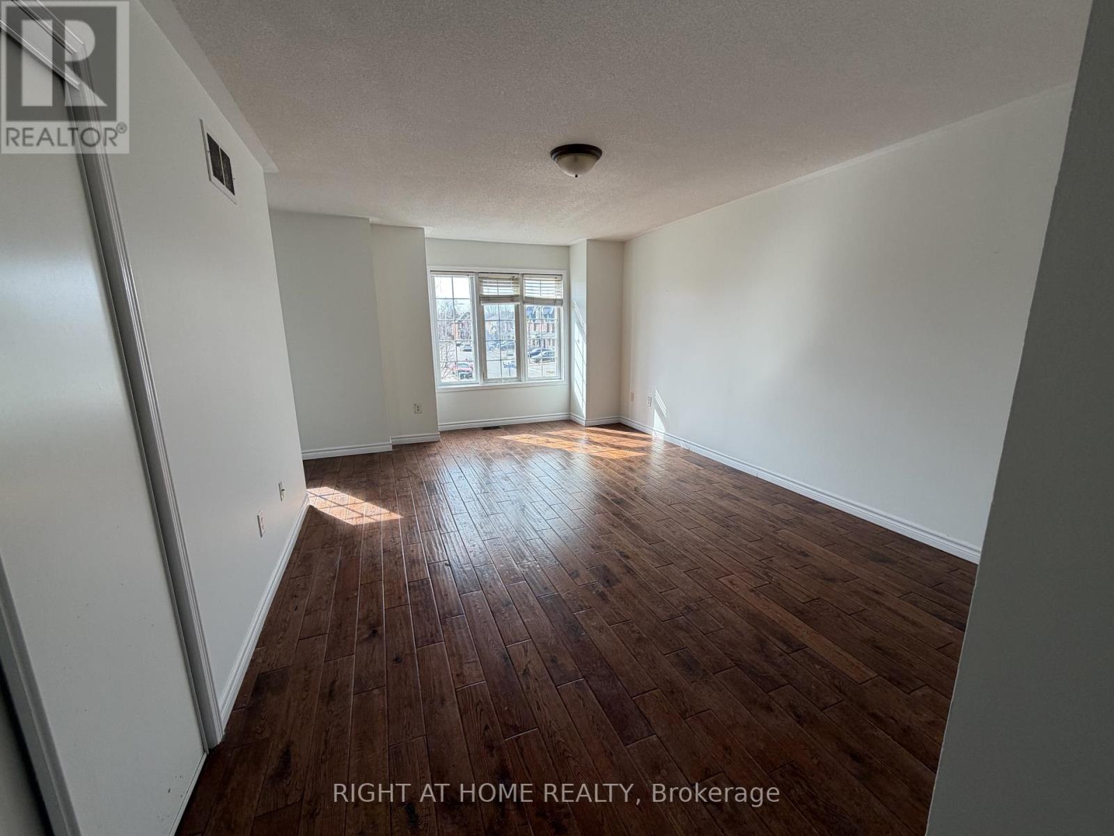 134 Fencerow Drive, Whitby, Ontario  L1R 3N5 - Photo 7 - E12933172