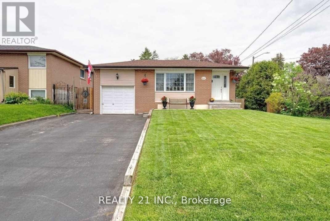 812 SANOK DRIVE, Pickering, Ontario