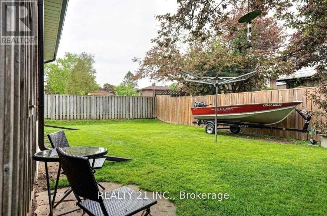 812 Sanok Drive, Pickering, Ontario  L1W 2P9 - Photo 22 - E12933174