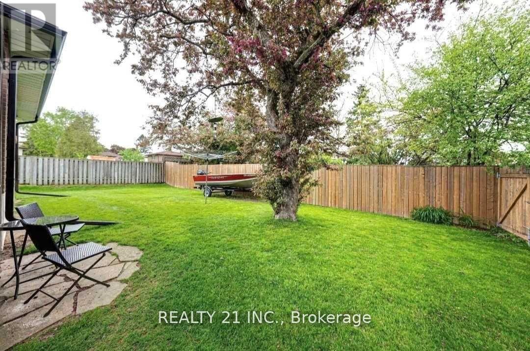 812 Sanok Drive, Pickering, Ontario  L1W 2P9 - Photo 25 - E12933174