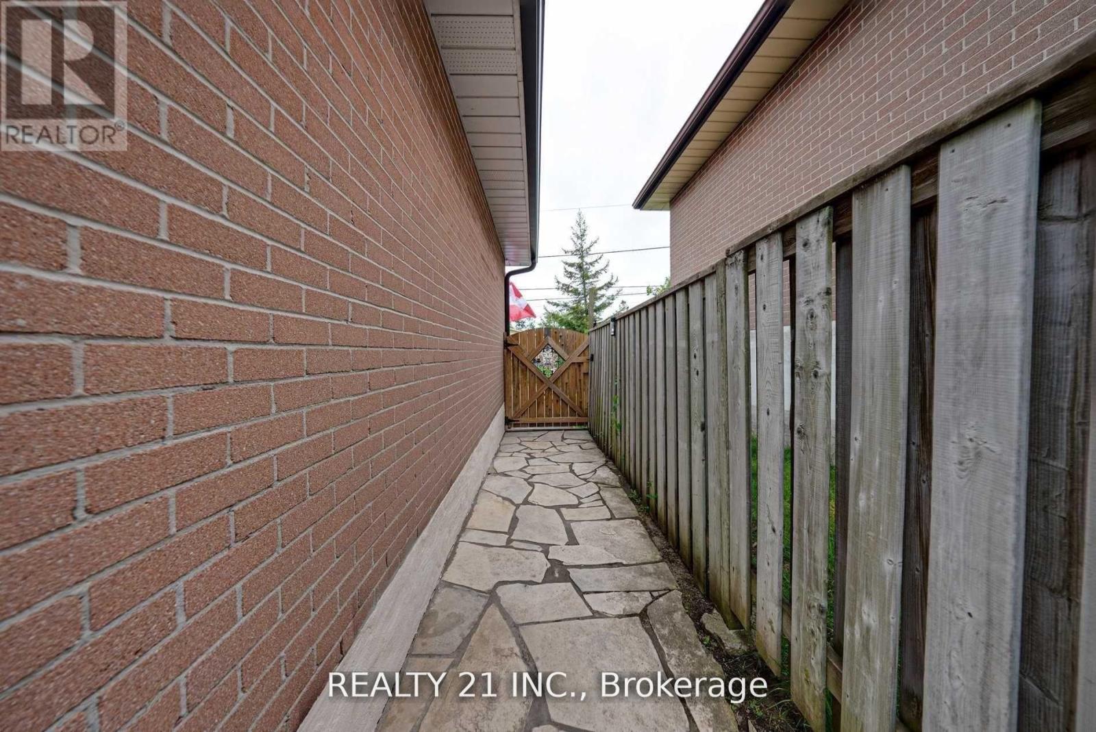 Basement - 812 Sanok Drive, Pickering, Ontario  L1W 2P9 - Photo 2 - E12933182