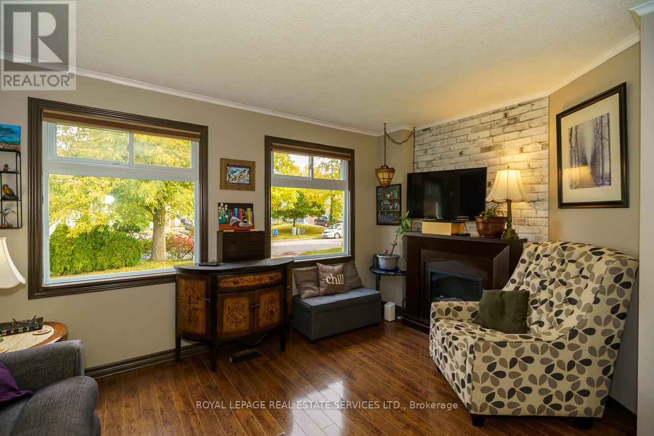 114 Elizabeth Street, Barrie (Ardagh), Ontario  L4N 6P2 - Photo 8 - S12933192