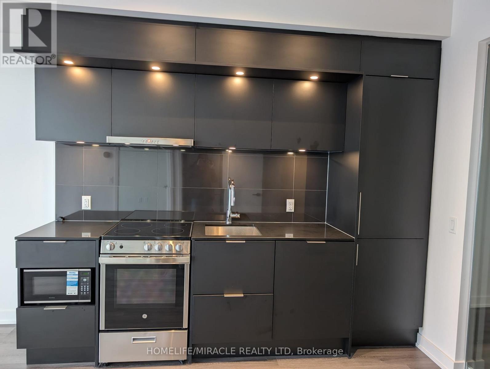 2312 - 448 Burnhamthorpe Road, Mississauga, Ontario  L5B 0R4 - Photo 2 - W12933178