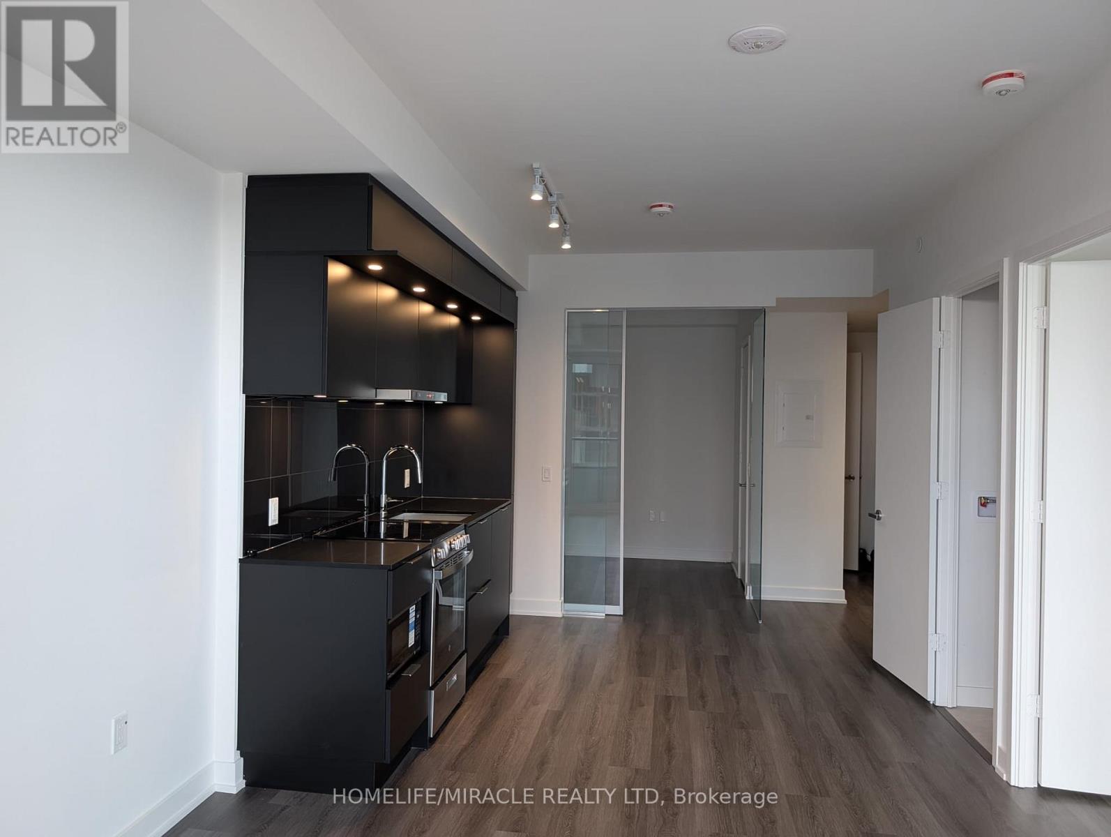 2312 - 448 Burnhamthorpe Road, Mississauga, Ontario  L5B 0R4 - Photo 3 - W12933178