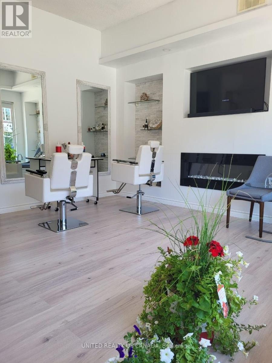 3c - 77 Lakeshore Road W, Oakville, Ontario L6K 1C9 - Photo 3 - W12933190