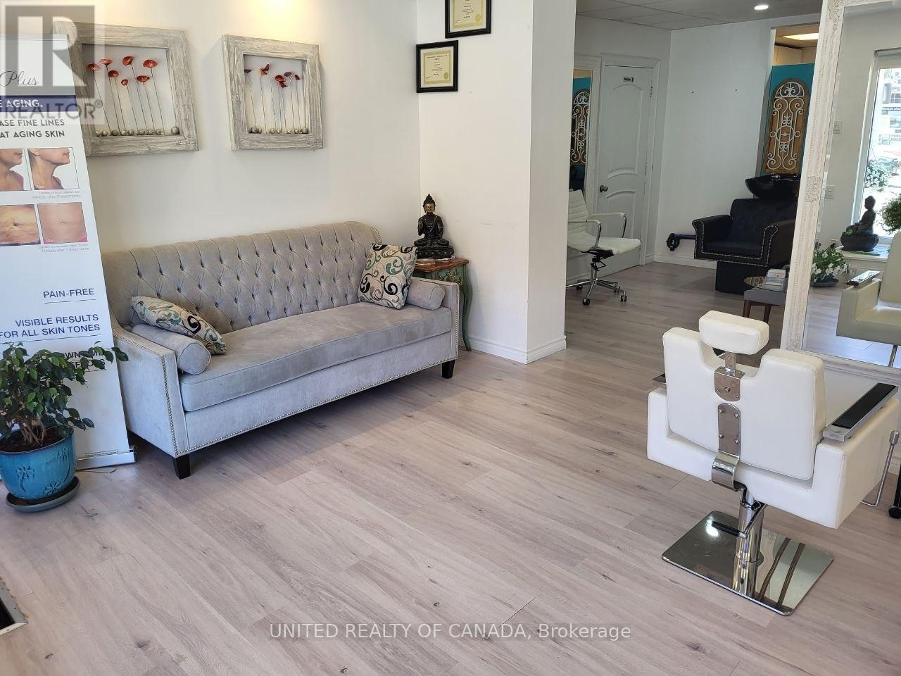 3c - 77 Lakeshore Road W, Oakville, Ontario L6K 1C9 - Photo 4 - W12933190