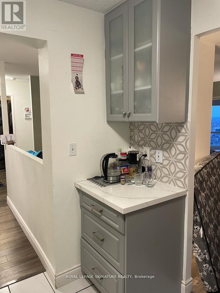 1906 - 155 Hillcrest Avenue, Mississauga, Ontario  L5B 3Z2 - Photo 6 - W12933196