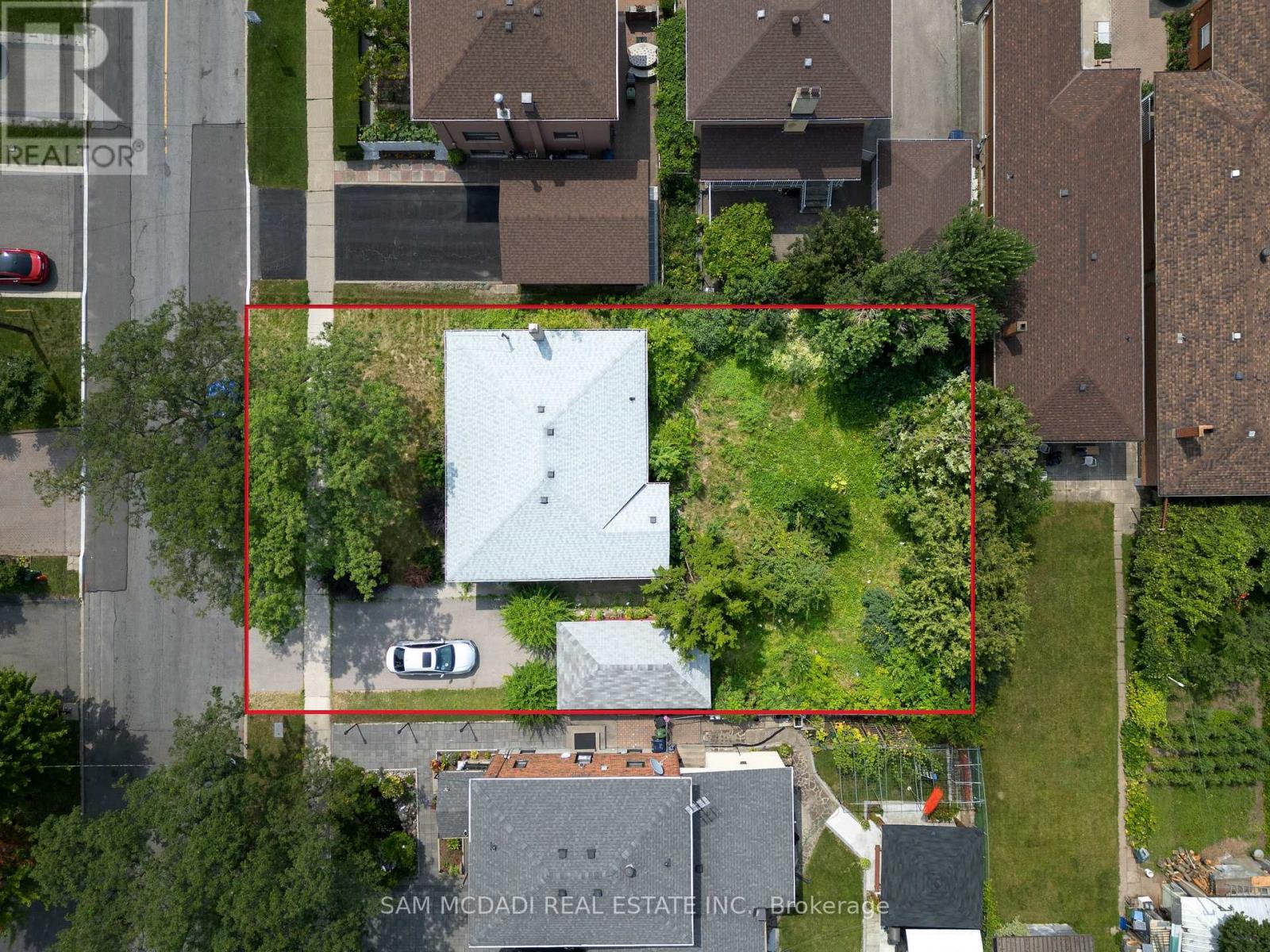 34 Highview Avenue, Toronto, Ontario  M3M 1C4 - Photo 3 - W12933206