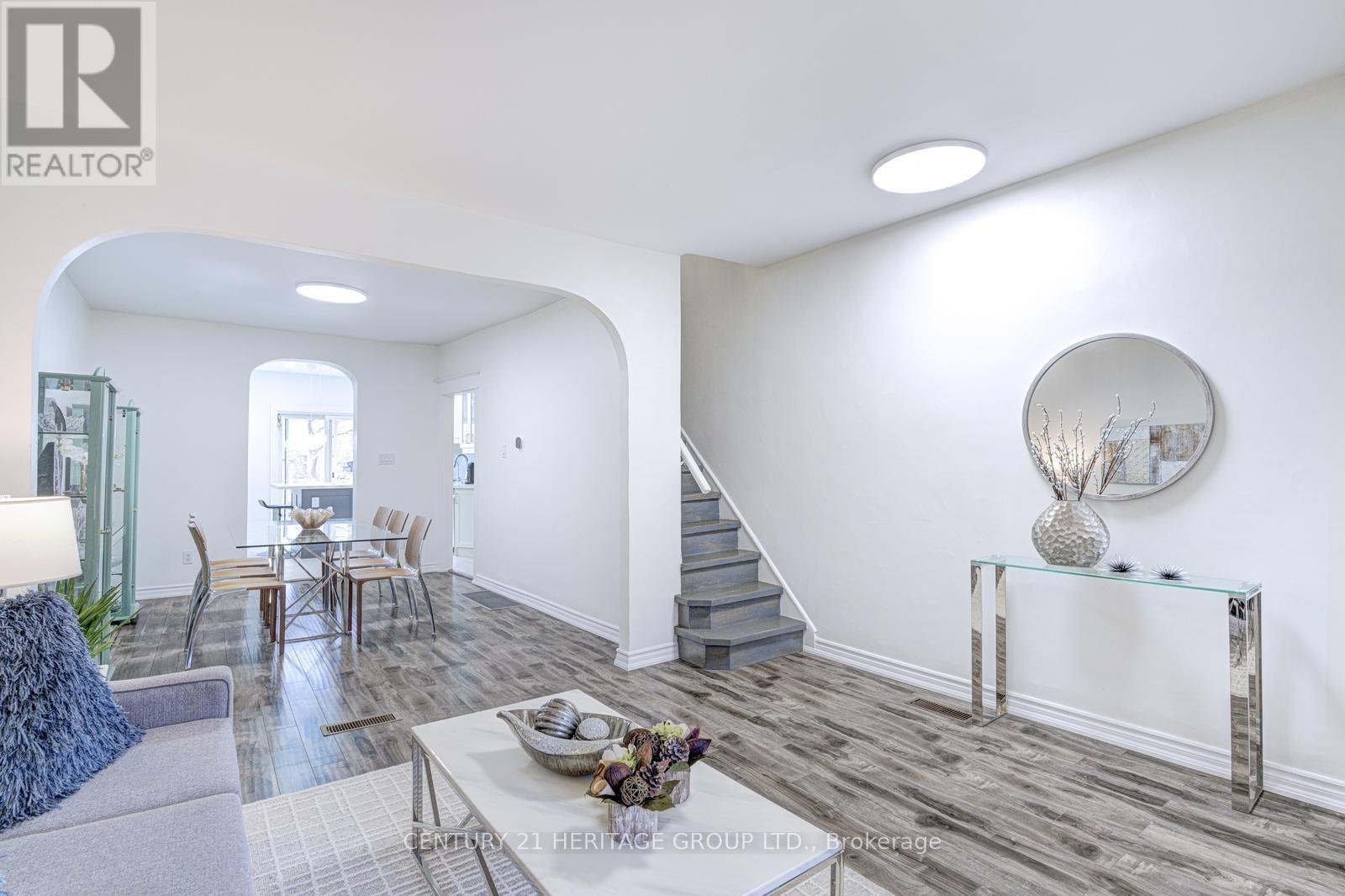 54 Roseheath Avenue, Toronto, Ontario  M4C 3P5 - Photo 10 - E12933116