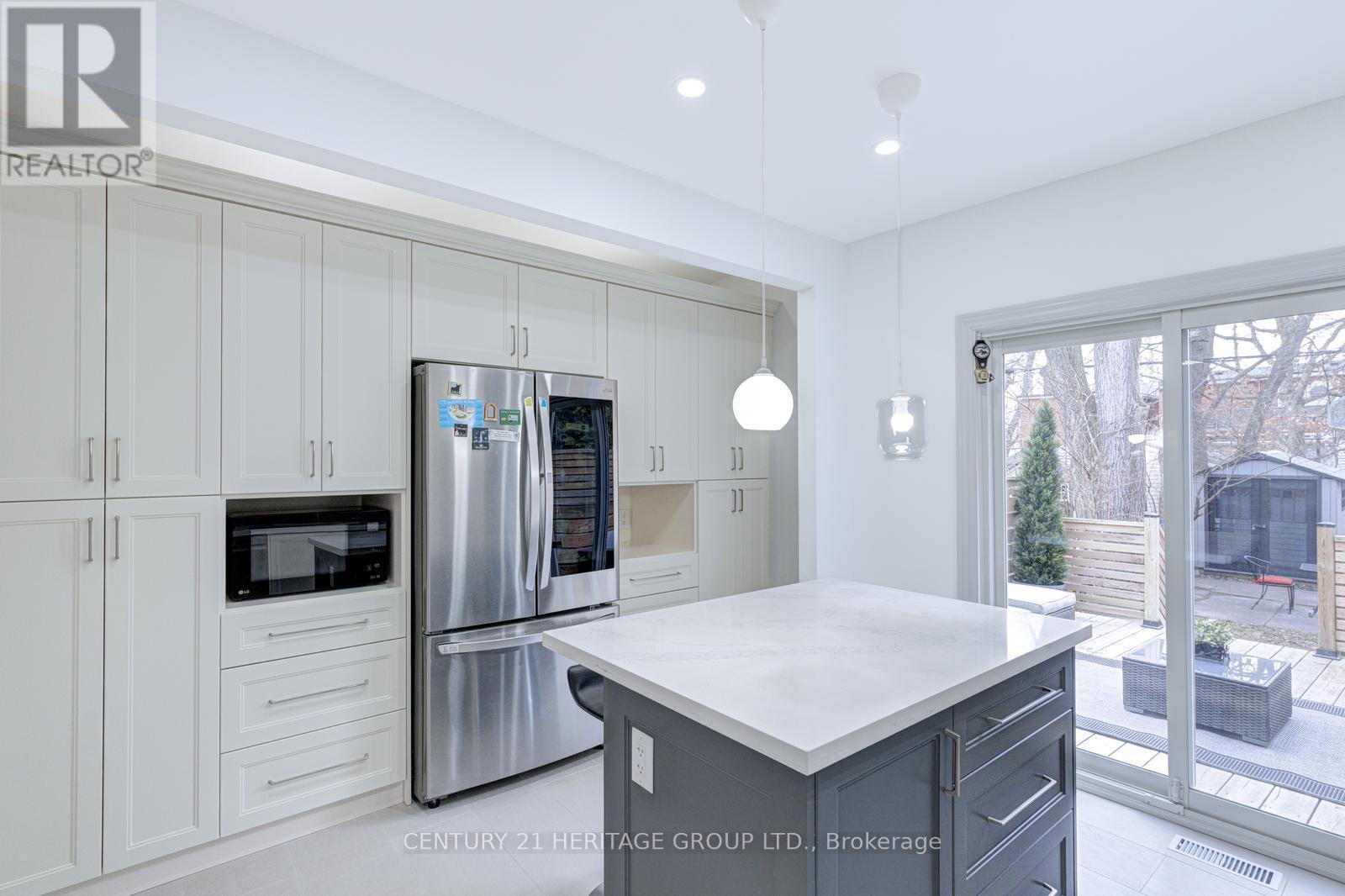 54 Roseheath Avenue, Toronto, Ontario  M4C 3P5 - Photo 25 - E12933116