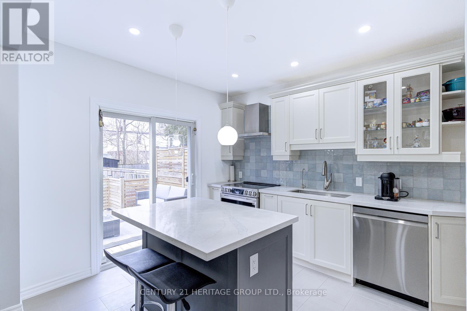 54 Roseheath Avenue, Toronto, Ontario  M4C 3P5 - Photo 18 - E12933116