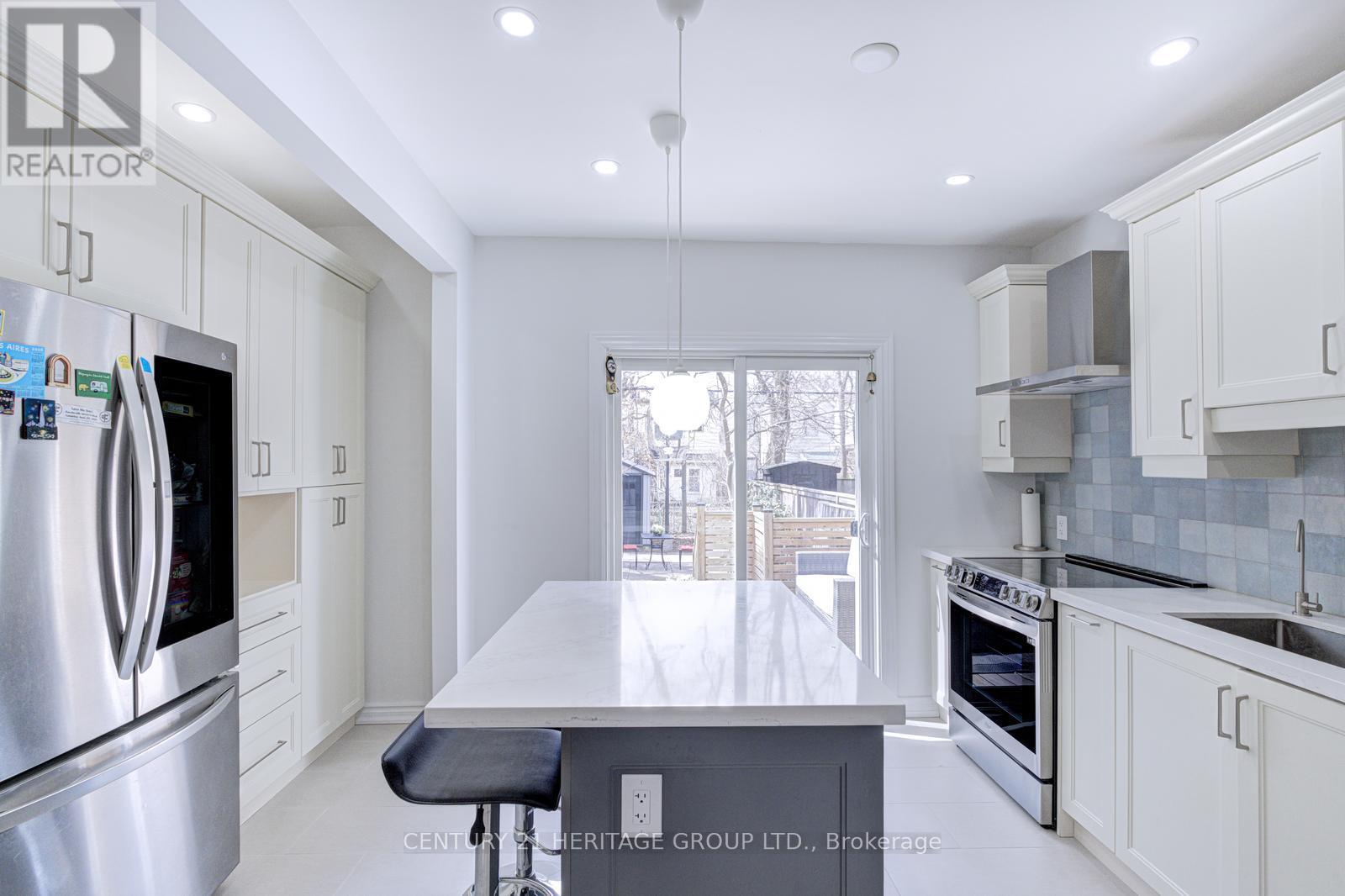 54 Roseheath Avenue, Toronto, Ontario  M4C 3P5 - Photo 22 - E12933116