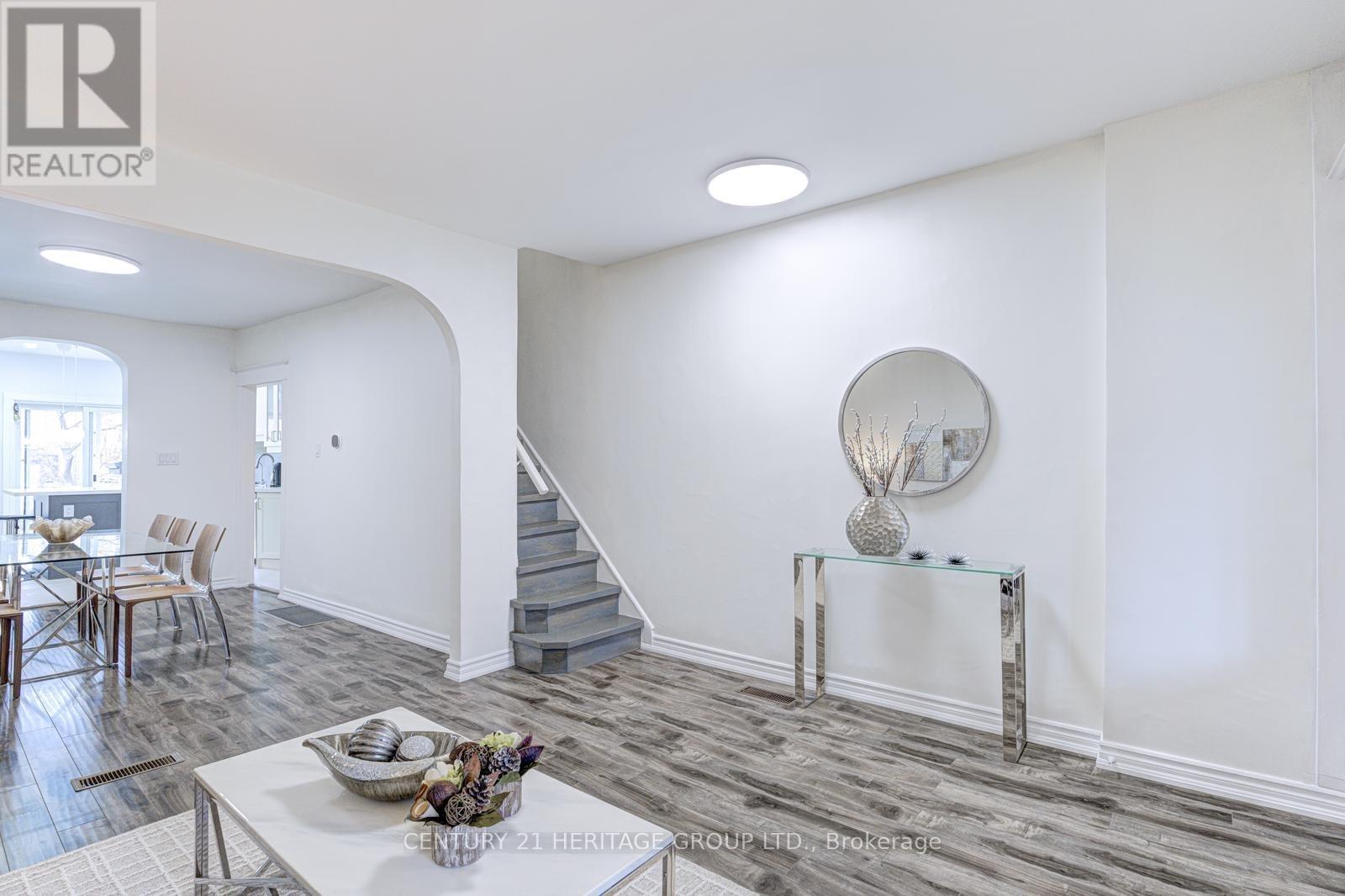 54 Roseheath Avenue, Toronto, Ontario  M4C 3P5 - Photo 11 - E12933116