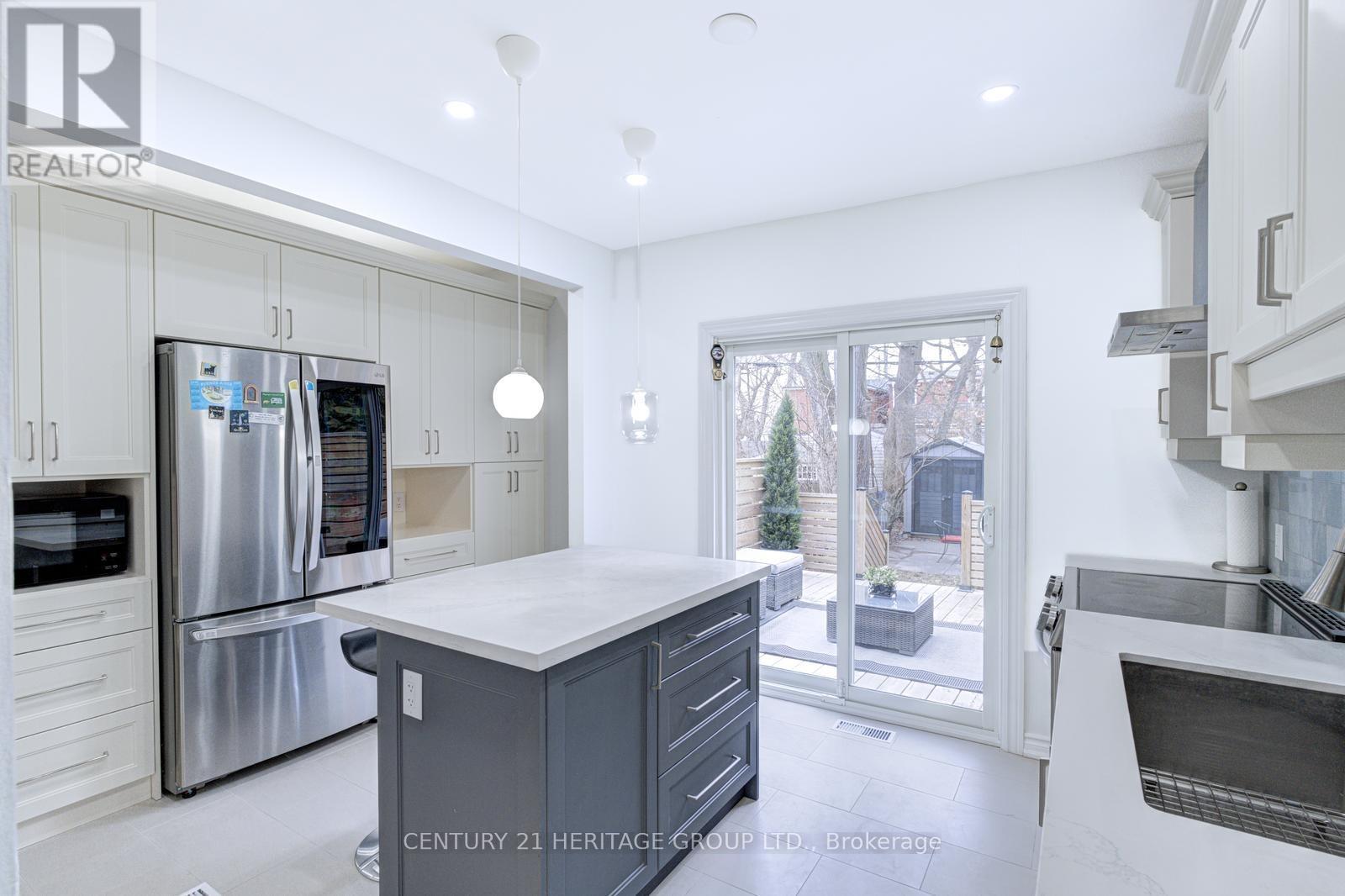 54 Roseheath Avenue, Toronto, Ontario  M4C 3P5 - Photo 24 - E12933116