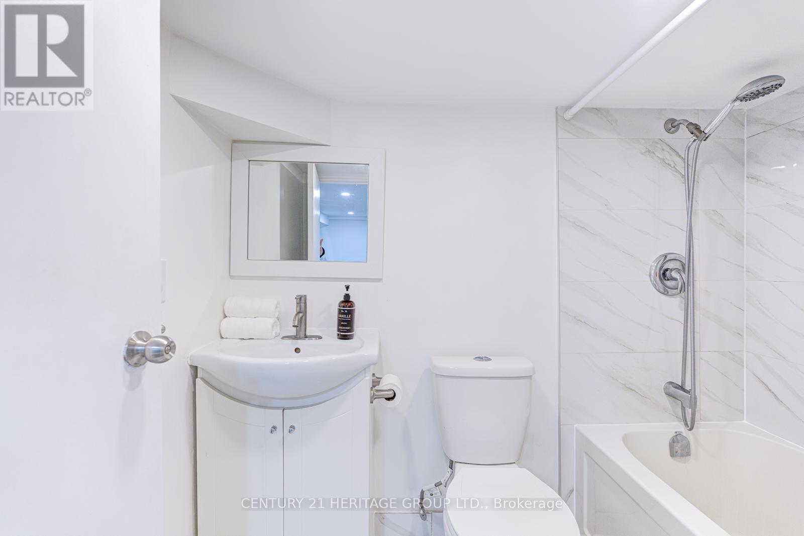 54 Roseheath Avenue, Toronto, Ontario  M4C 3P5 - Photo 37 - E12933116