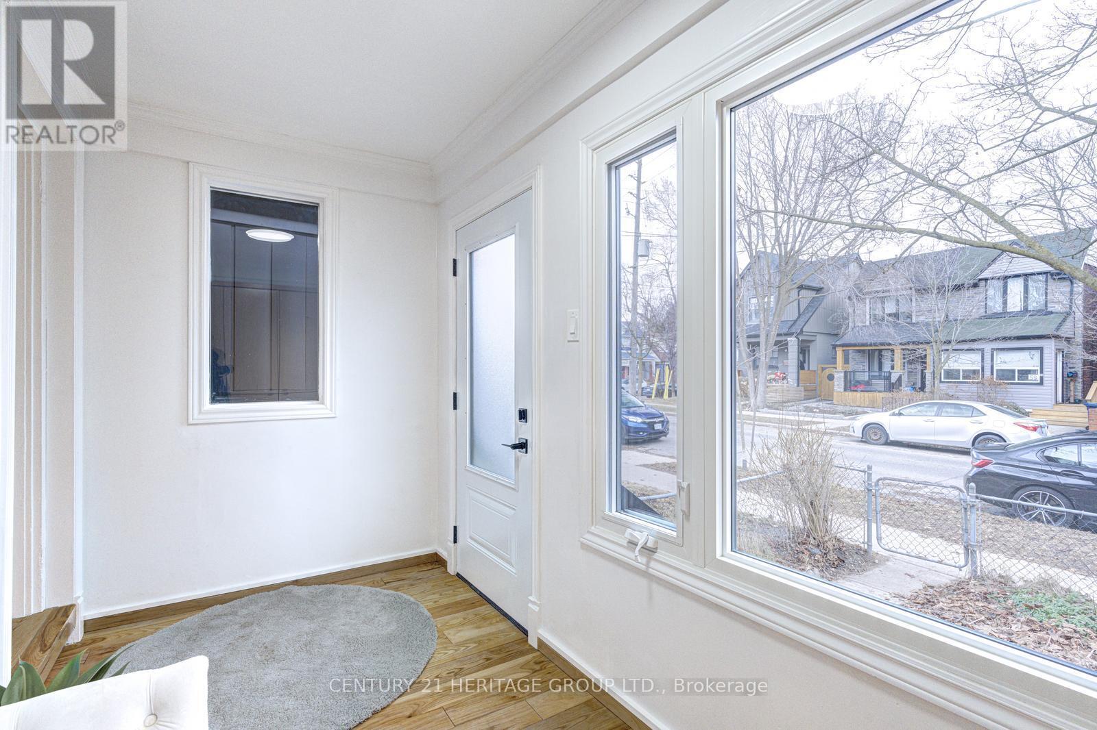 54 Roseheath Avenue, Toronto, Ontario  M4C 3P5 - Photo 4 - E12933116