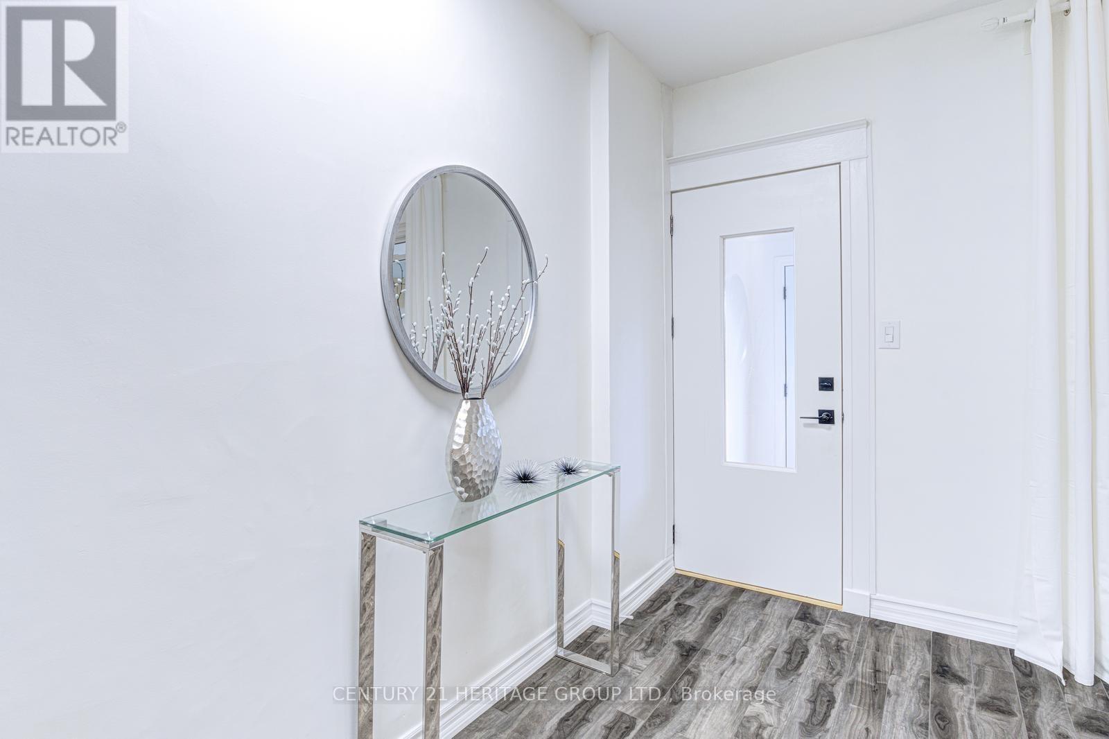 54 Roseheath Avenue, Toronto, Ontario  M4C 3P5 - Photo 8 - E12933116