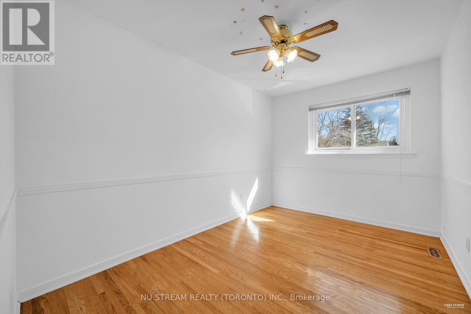 18 Emily Carr Street, Markham, Ontario  L3R 2K4 - Photo 18 - N12932882