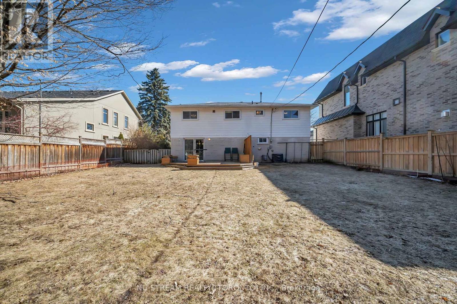 18 Emily Carr Street, Markham, Ontario  L3R 2K4 - Photo 33 - N12932882