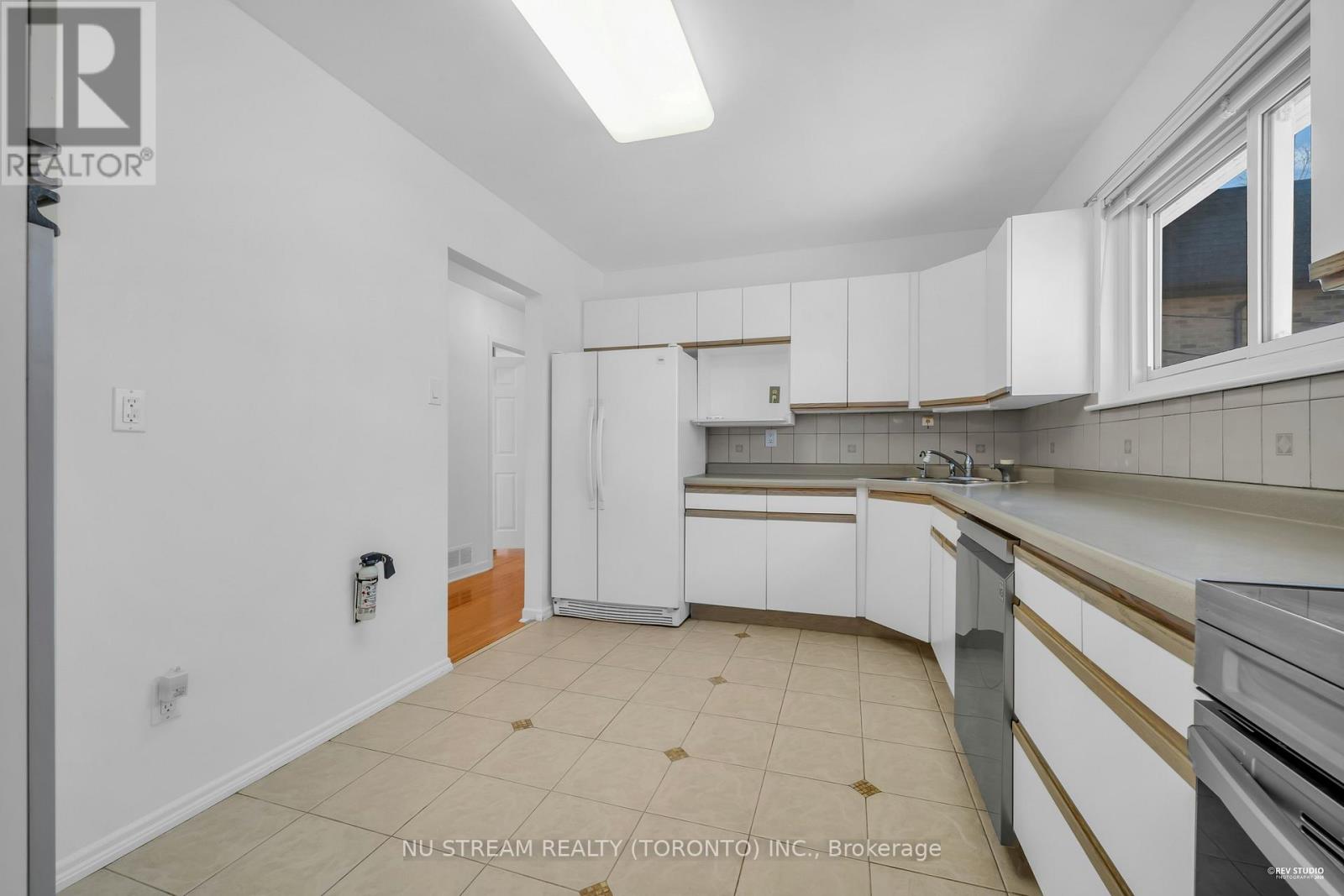 18 Emily Carr Street, Markham, Ontario  L3R 2K4 - Photo 9 - N12932882