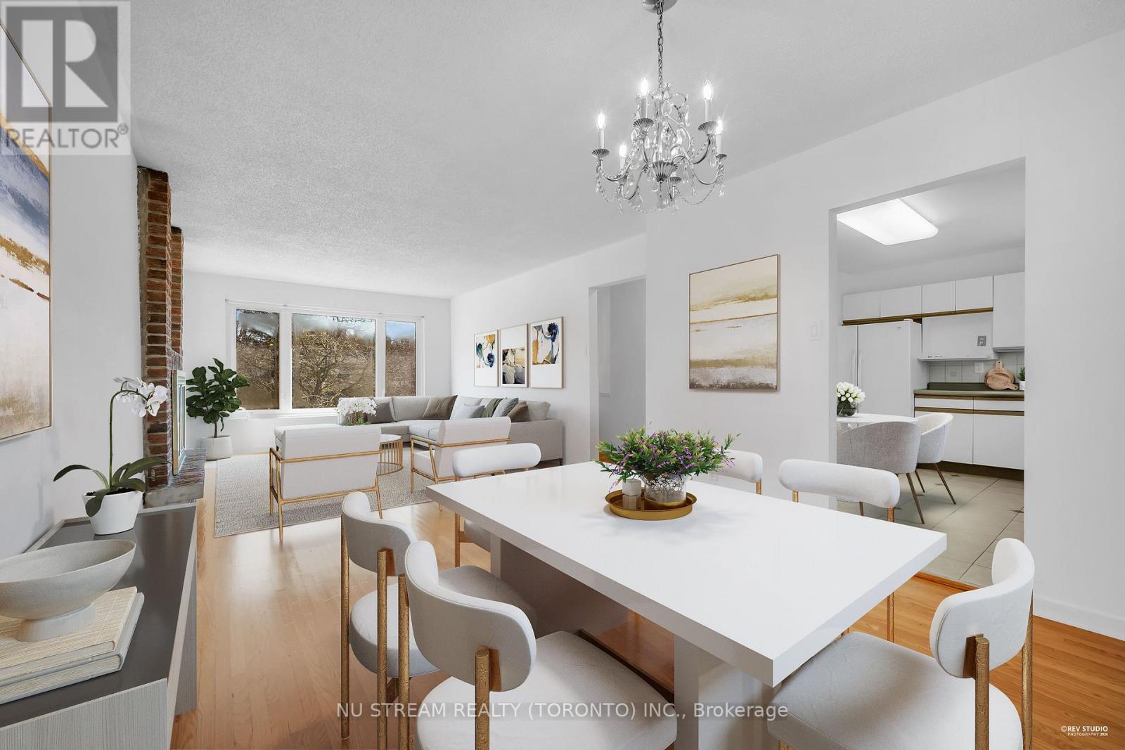 18 Emily Carr Street, Markham, Ontario  L3R 2K4 - Photo 5 - N12932882