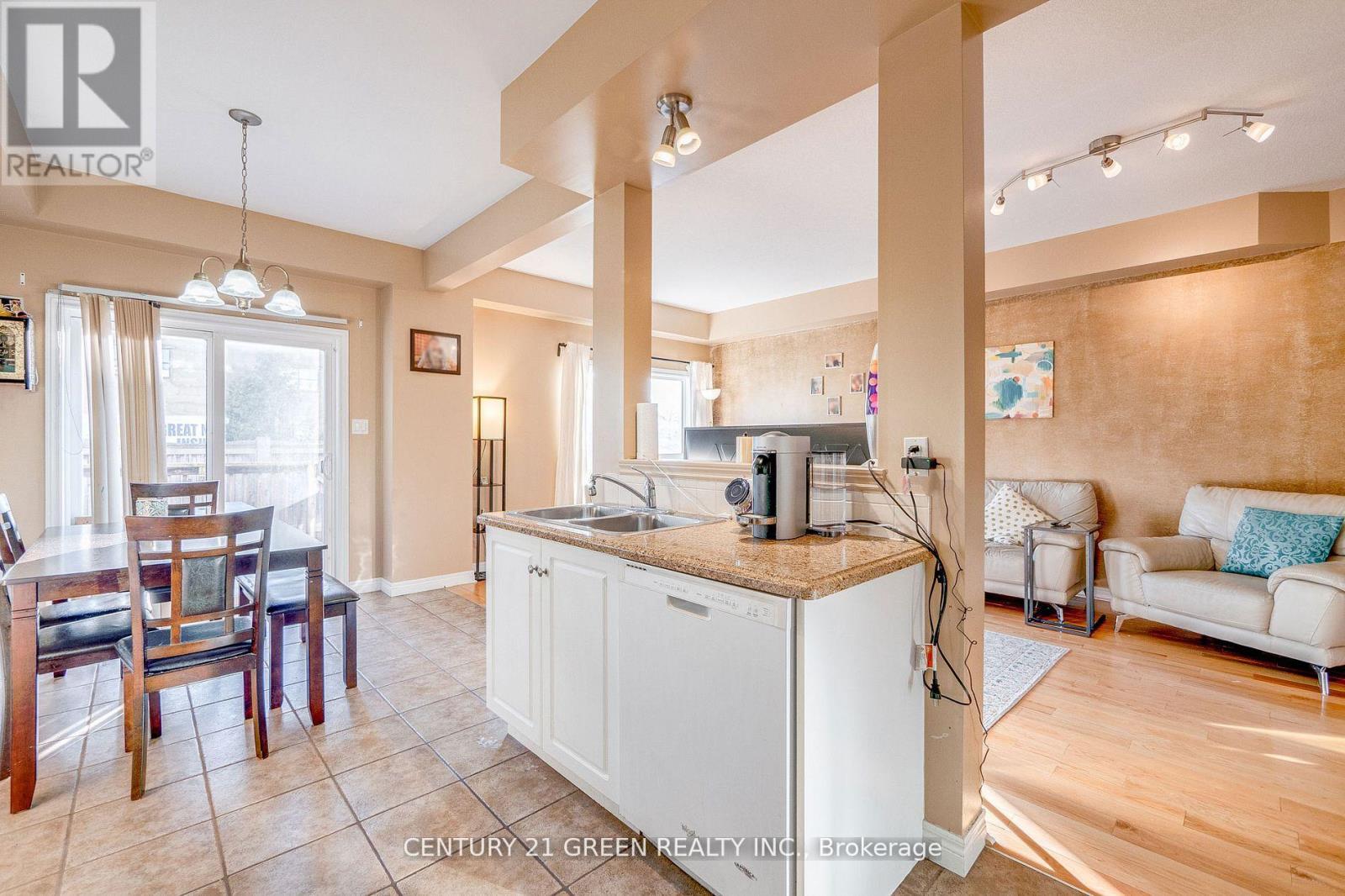 18 Palacebeach Trail, Hamilton, Ontario  L8E 5C3 - Photo 17 - X12932308