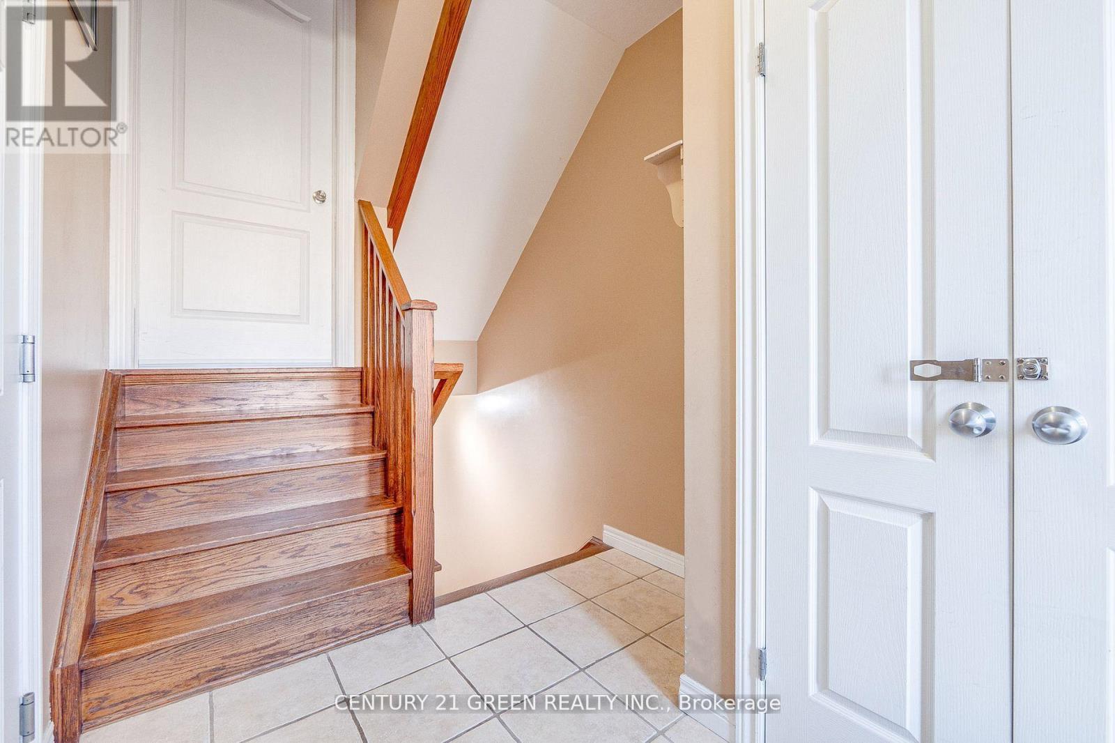 18 Palacebeach Trail, Hamilton, Ontario  L8E 5C3 - Photo 5 - X12932308