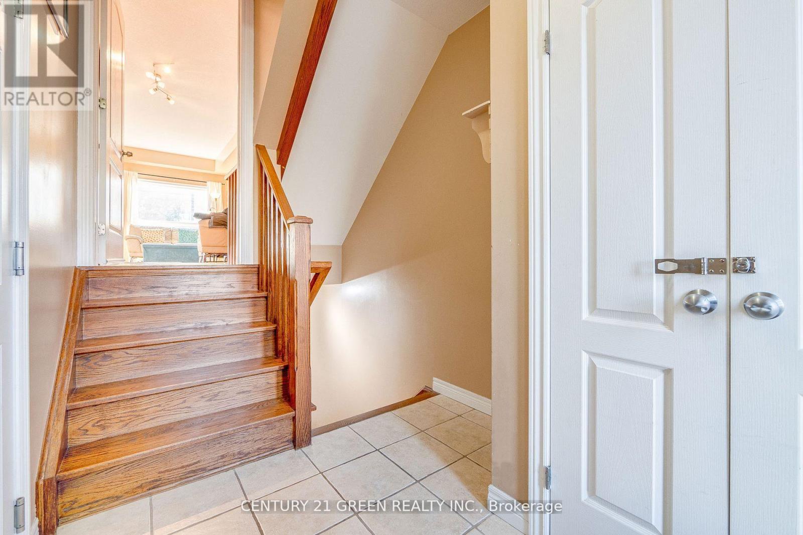 18 Palacebeach Trail, Hamilton, Ontario  L8E 5C3 - Photo 6 - X12932308