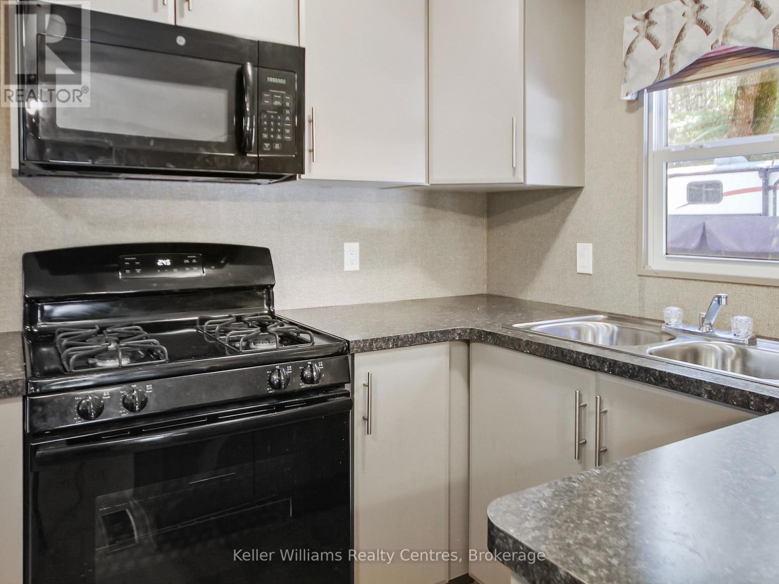 P27 - 13 Southline Avenue, Huron-Kinloss, Ontario  N0G 2B0 - Photo 6 - X12933232