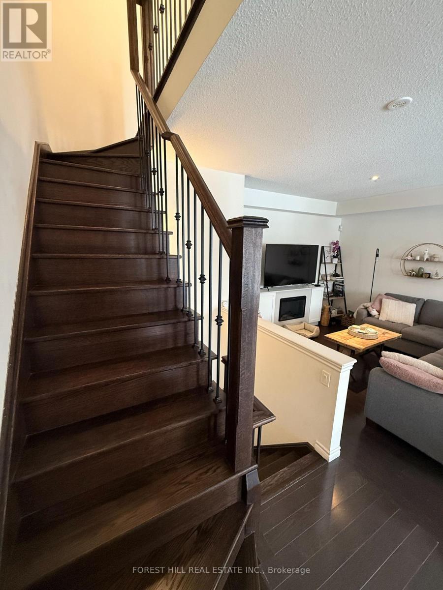 42 Bert Tait Lane, Whitchurch-Stouffville (Stouffville), Ontario  L4A 1Y3 - Photo 8 - N12933226