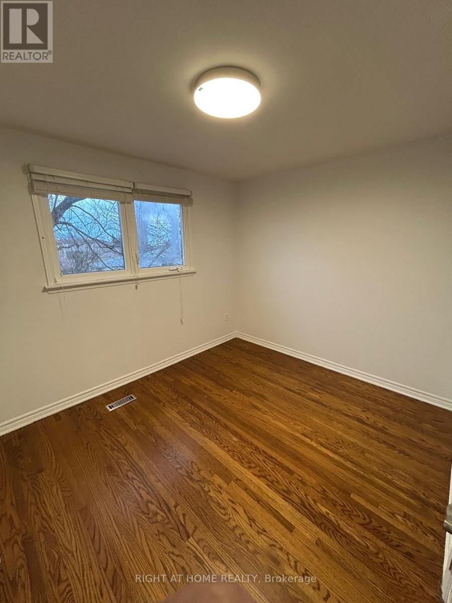 783 Consort Crescent, Mississauga, Ontario  L5C 1J8 - Photo 10 - W12933222