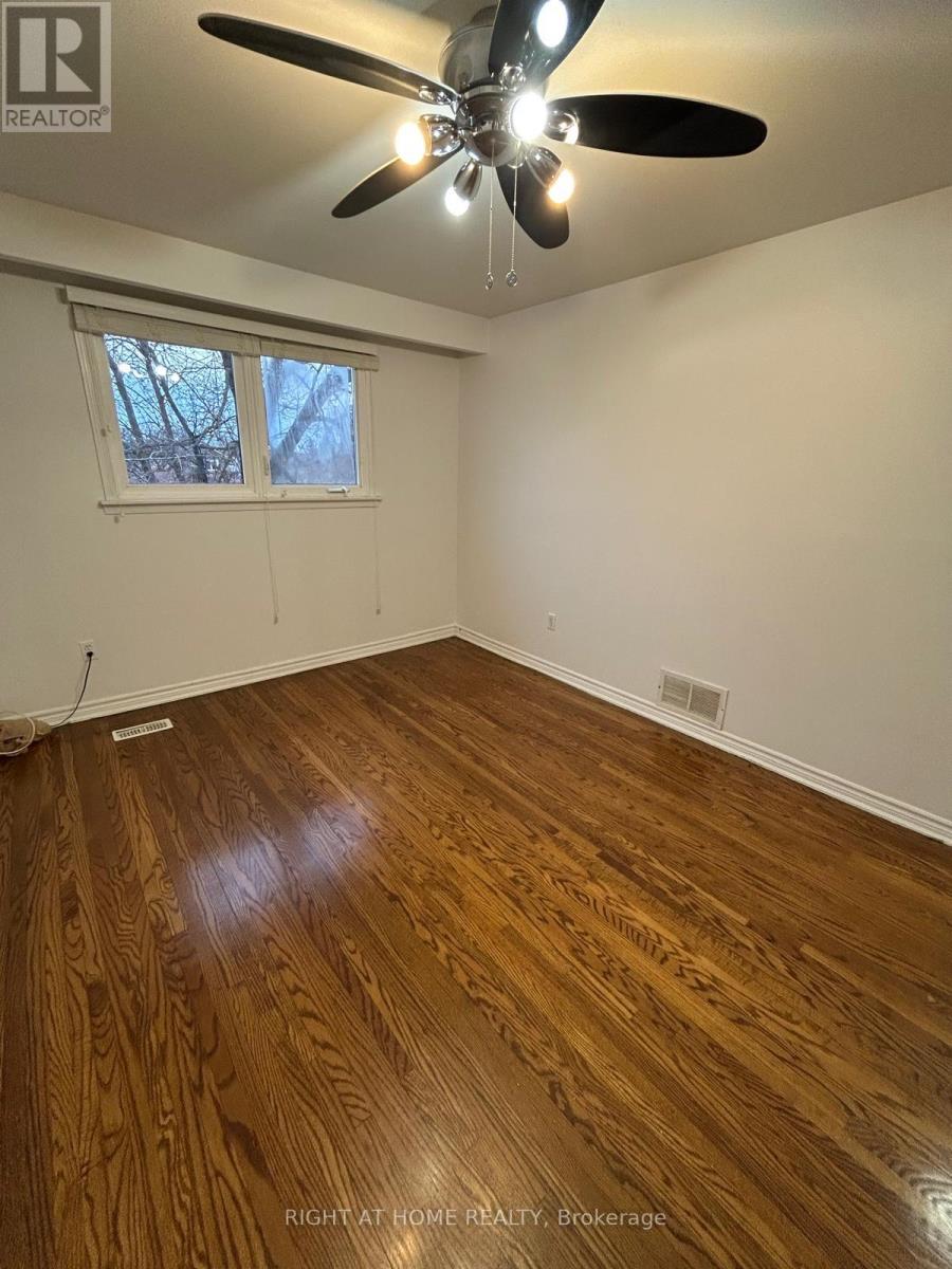 783 Consort Crescent, Mississauga, Ontario  L5C 1J8 - Photo 13 - W12933222