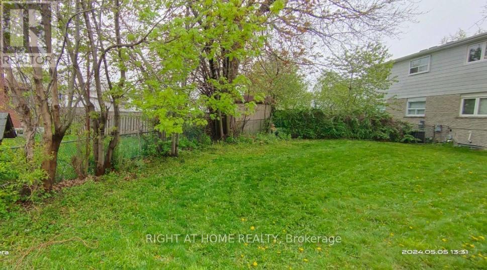 783 Consort Crescent, Mississauga, Ontario  L5C 1J8 - Photo 3 - W12933222