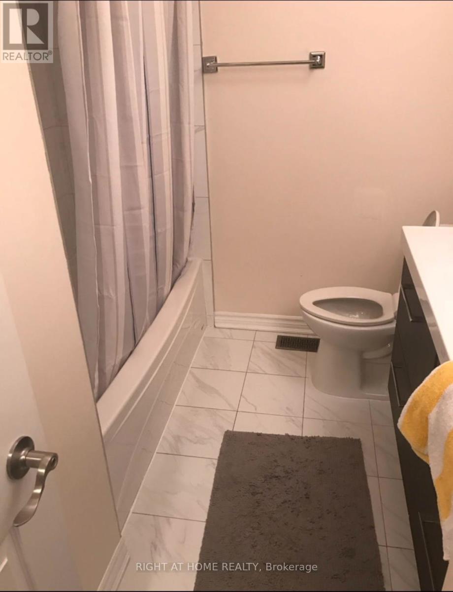 783 Consort Crescent, Mississauga, Ontario  L5C 1J8 - Photo 7 - W12933222