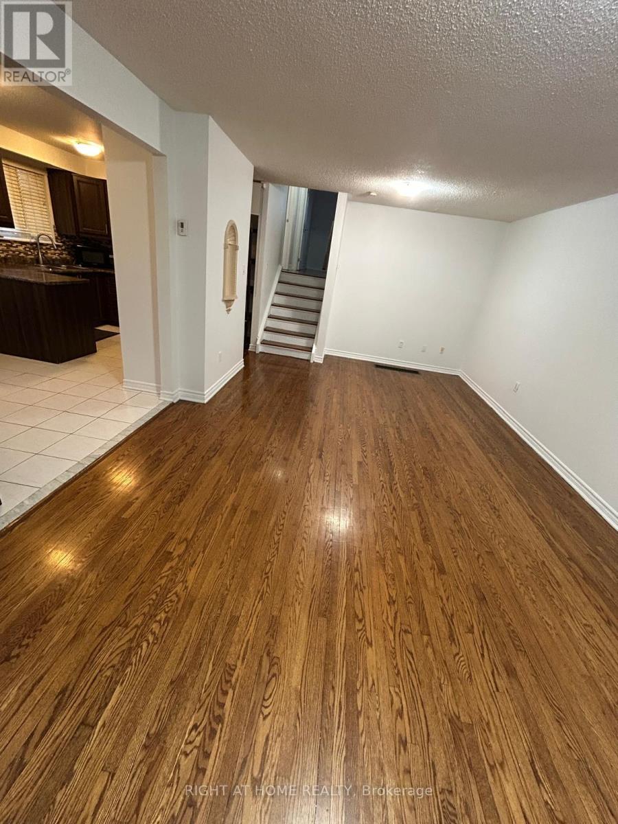 783 Consort Crescent, Mississauga, Ontario  L5C 1J8 - Photo 8 - W12933222