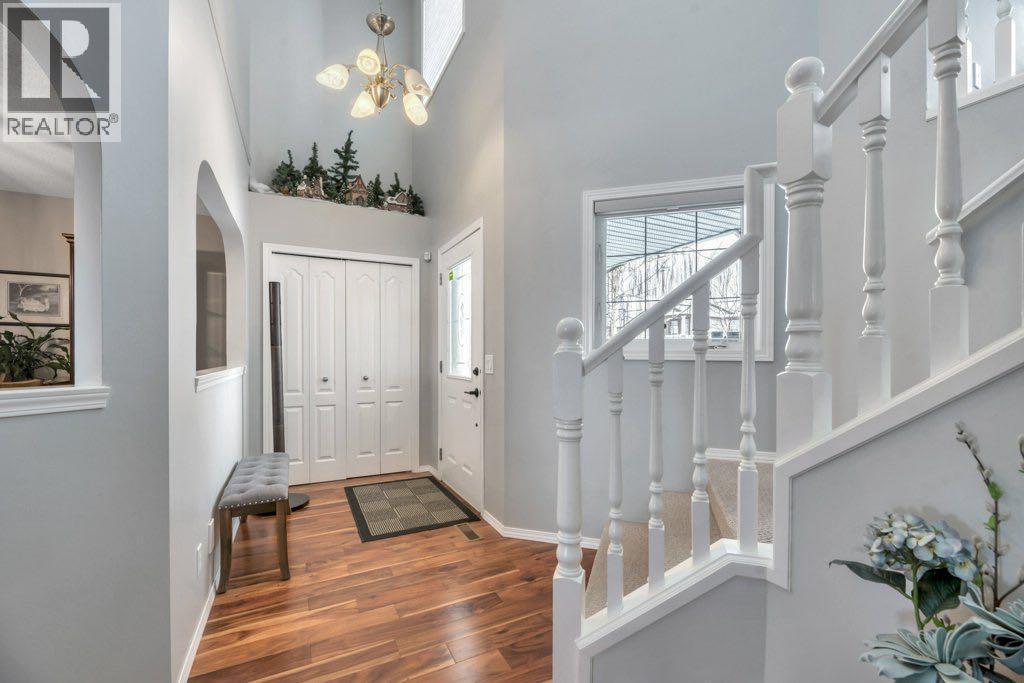 144 Springmere Close, Chestermere, Alberta  T1X 1J9 - Photo 3 - A2293499