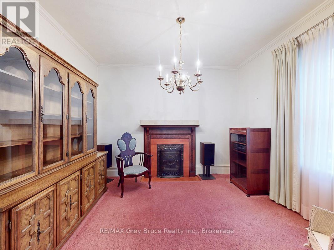 714 4th Avenue E, Owen Sound, Ontario  N4K 2N6 - Photo 11 - X12831822