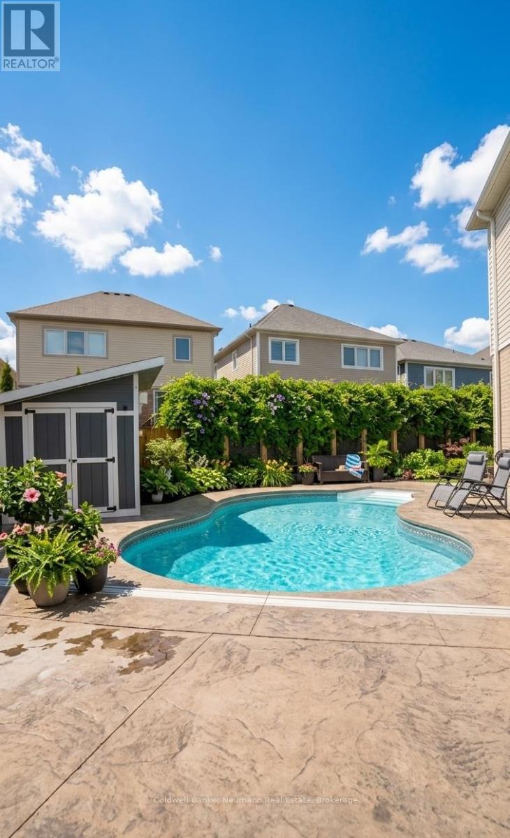 356 Falling Green Crescent, Kitchener, Ontario N2R 0G4 - Photo 2 - X12928620