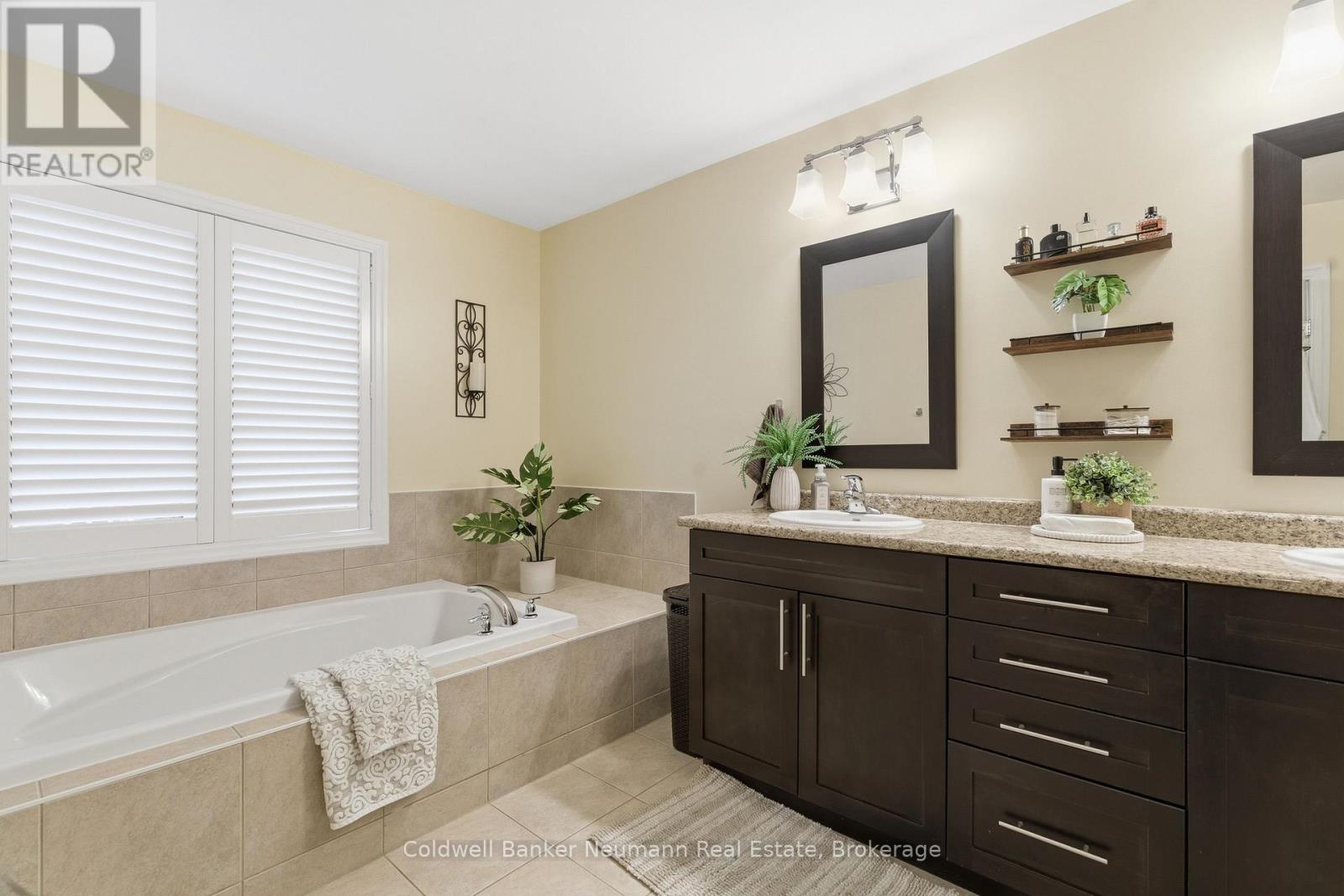 356 Falling Green Crescent, Kitchener, Ontario N2R 0G4 - Photo 21 - X12928620