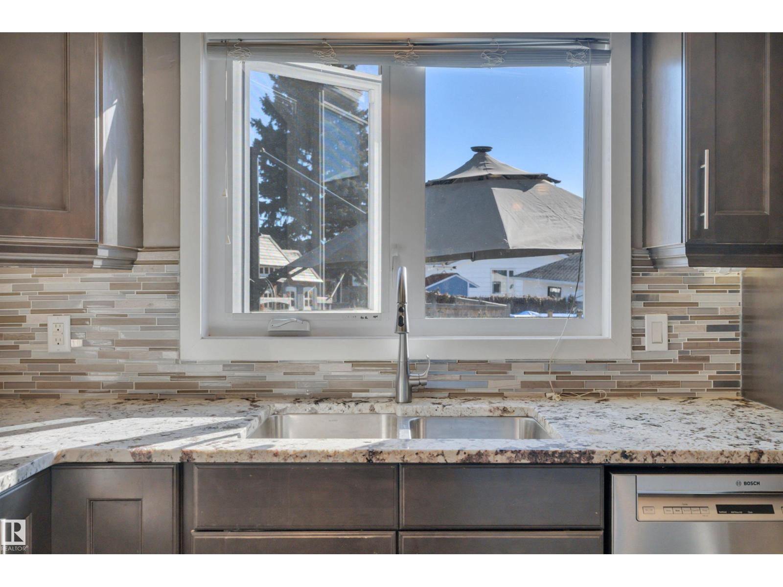 8807 31 Av Nw, Edmonton, Alberta  T6K 3A7 - Photo 10 - E4478323