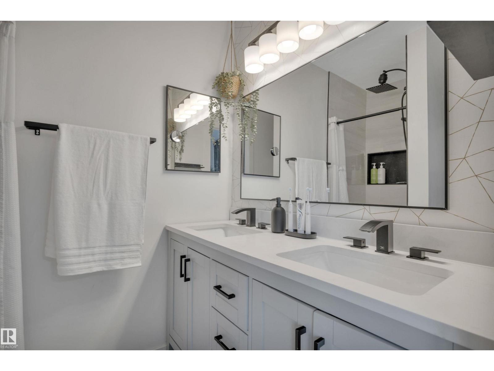 8807 31 Av Nw, Edmonton, Alberta  T6K 3A7 - Photo 28 - E4478323