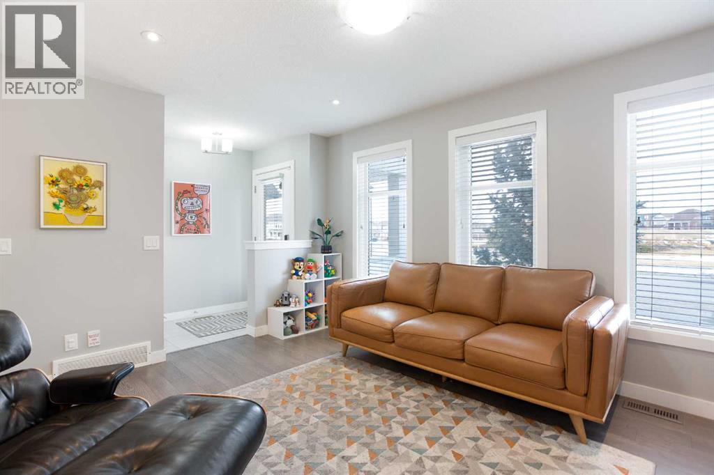 4104 Windsong Boulevard SW, Airdrie, Alberta  T4B 4A2 - Photo 5 - A2289678