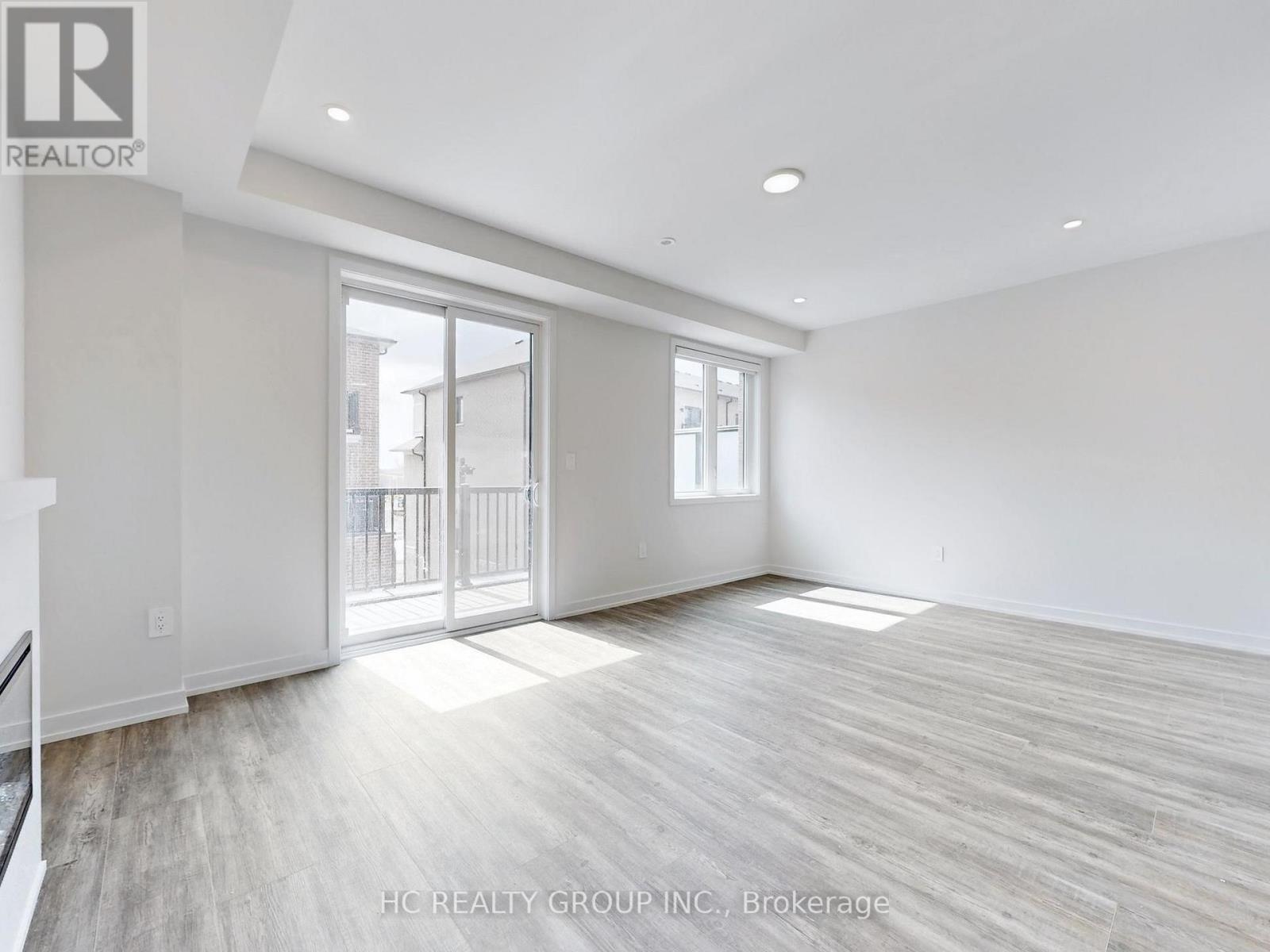 20 Bullata Lane, Richmond Hill, Ontario  L4B 0J5 - Photo 3 - N12933270