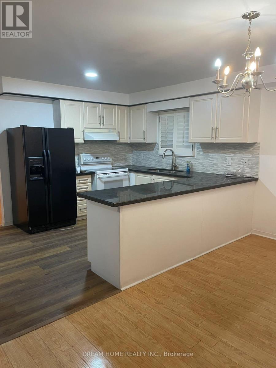 32 Tamara Drive, Richmond Hill, Ontario  L4S 1E4 - Photo 2 - N12933280