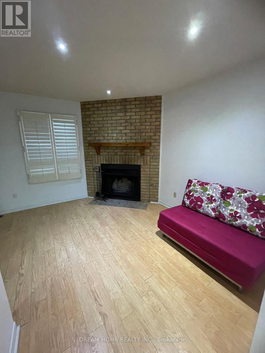 32 Tamara Drive, Richmond Hill, Ontario  L4S 1E4 - Photo 4 - N12933280